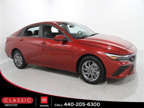 Used 2024 Hyundai Elantra SEL image 1