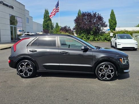 Used 2023 Kia Niro EX Touring FWD image 8