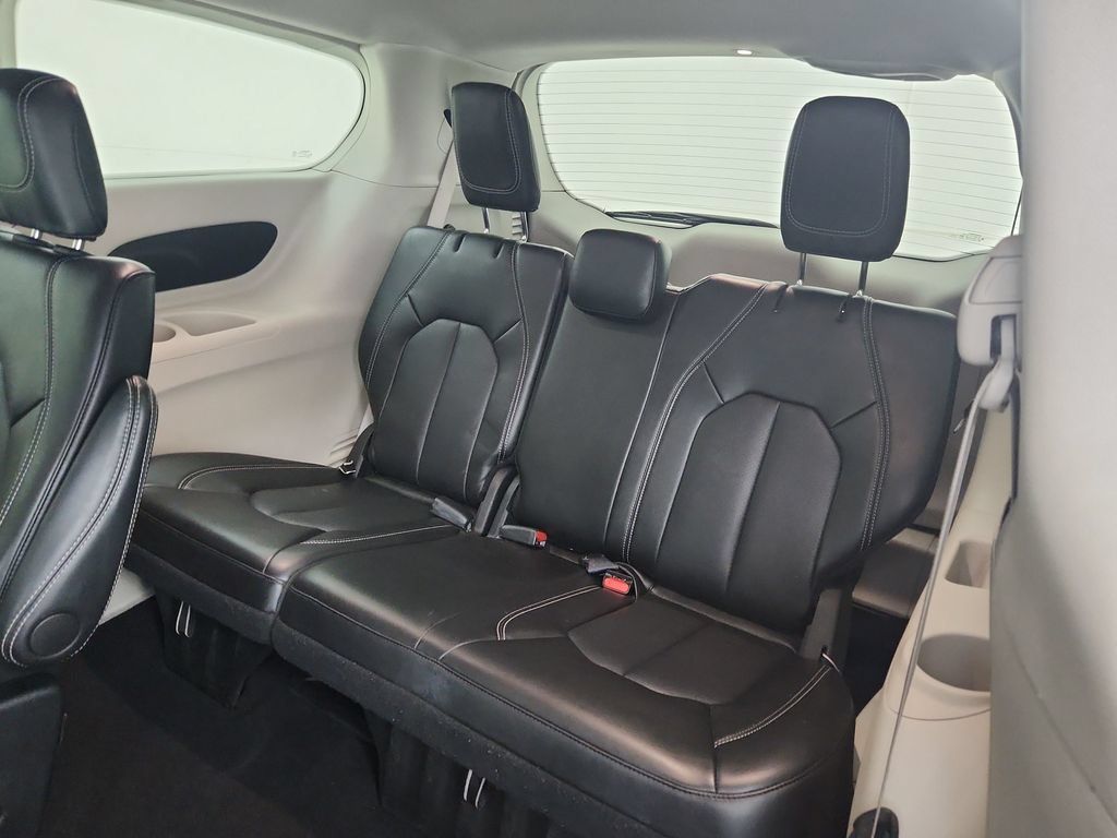 Certified 2024 Chrysler Pacifica Touring-L FWD image 35