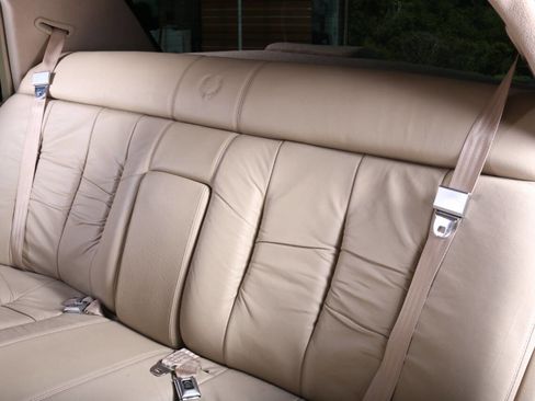 Used 1994 Cadillac Fleetwood Brougham RWD image 97