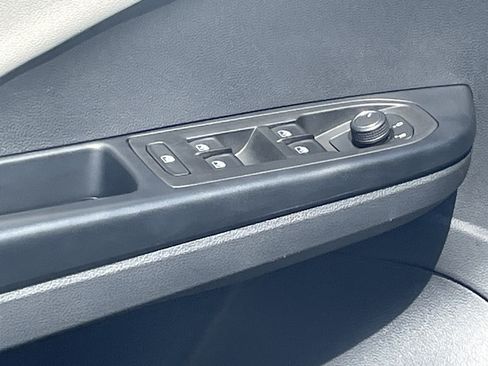 Used 2025 Volkswagen Taos S FWD image 15