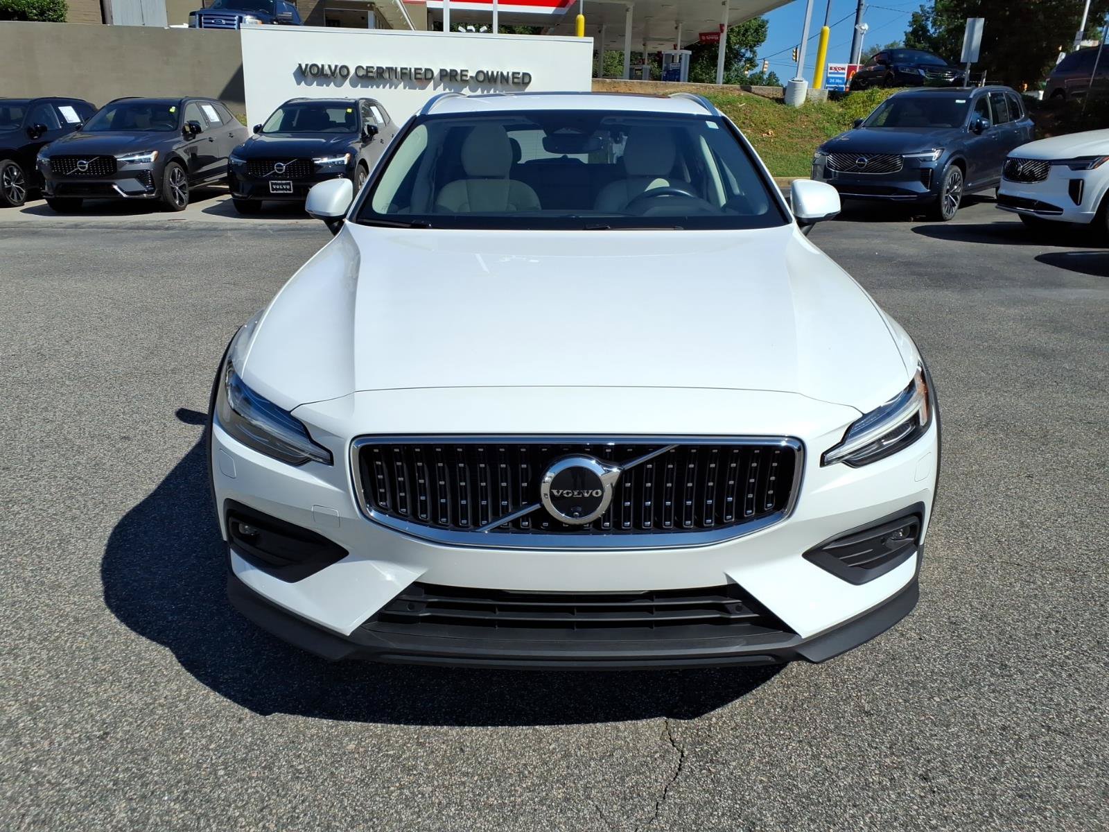 Certified 2025 Volvo V60 B5 Cross Country Plus AWD/4WD image 10