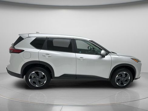 Used 2025 Nissan Rogue SV AWD/4WD image 6