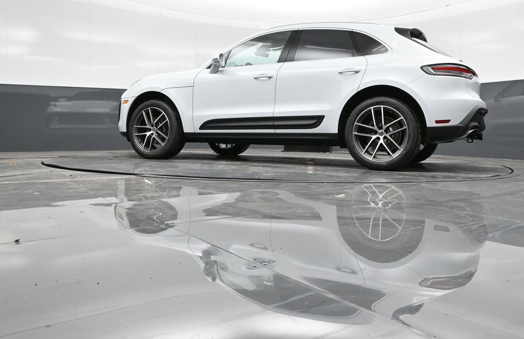 Certified 2026 Porsche Macan AWD/4WD image 35