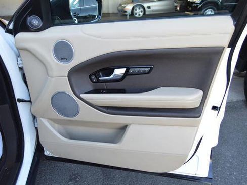 Used 2016 Land Rover Range Rover Evoque SE image 32