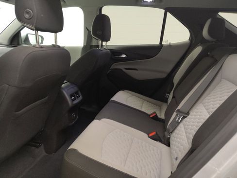 Used 2021 Chevrolet Equinox LT image 18