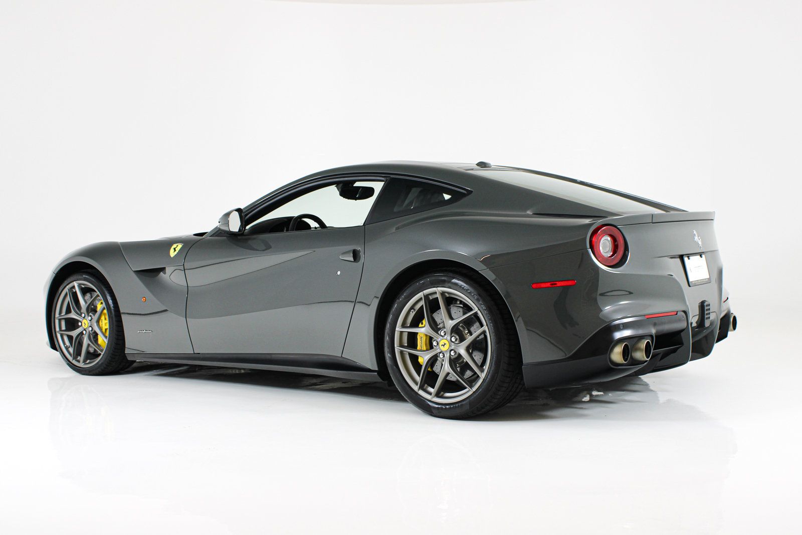 Used 2015 Ferrari F12 Berlinetta RWD image 8