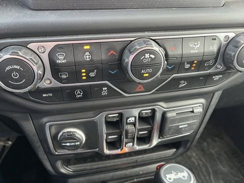 Used 2018 Jeep Wrangler Unlimited Sahara w/ Cold Weather Group image 17