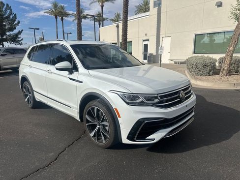Used 2024 Volkswagen Tiguan SEL R-Line image 3
