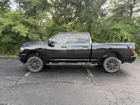 Used 2024 RAM 2500 Big Horn w/ Night Edition AWD/4WD image 8