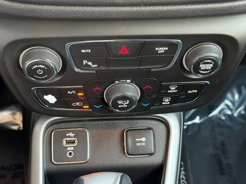 Used 2018 Jeep Compass Latitude w/ Popular Equipment Group image 33