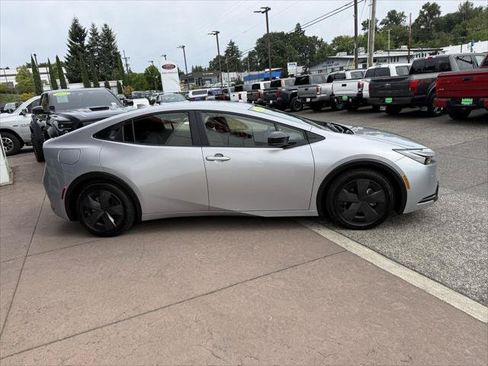 Certified 2025 Toyota Prius Plug-In Hybrid FWD image 9