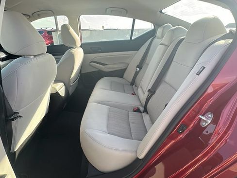 Used 2025 Nissan Altima 2.5 SV FWD image 31