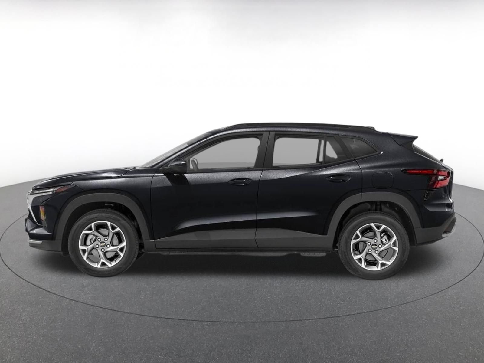 Used 2025 Chevrolet Trax LT w/ LT Convenience Package FWD image 3