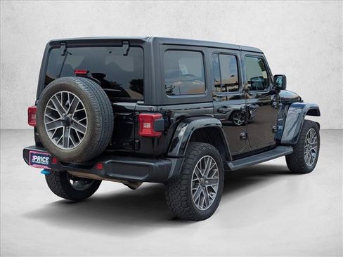 Used 2023 Jeep Wrangler Unlimited Sahara w/ Cold Weather Group AWD/4WD image 5