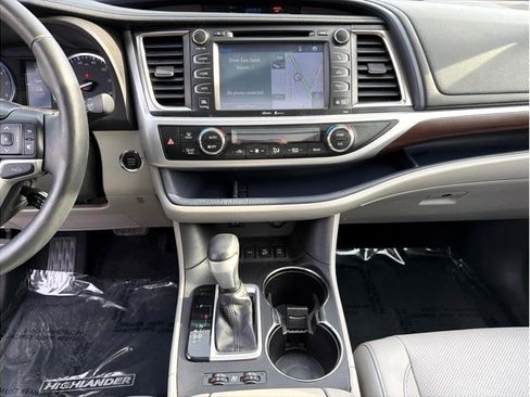 Used 2014 Toyota Highlander Limited image 20