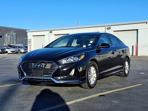 Used 2018 Hyundai Sonata SE image 2