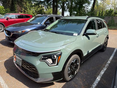 Certified 2023 Kia Niro Wind w/ Wind Preserve Package FWD image 2