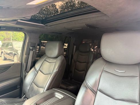 Used 2019 Cadillac Escalade ESV Platinum AWD/4WD image 10