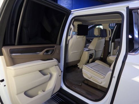 Used 2023 GMC Yukon XL Denali w/ Denali Reserve Package image 18