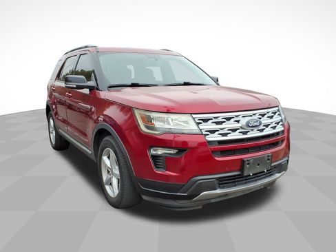Used 2018 Ford Explorer XLT w/ Equipment Group 202A image 2