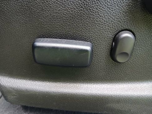 Used 2022 Chevrolet Colorado Z71 w/ Safety Package RWD image 16