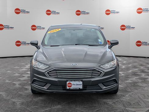 Used 2017 Ford Fusion SE FWD image 2