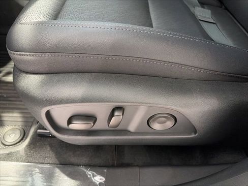 New 2026 Chevrolet Equinox LT w/ Convenience Package II FWD image 11