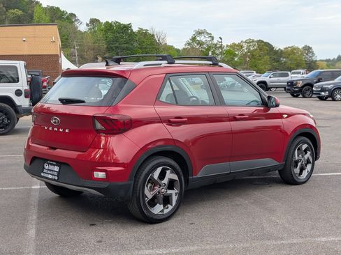 Used 2021 Hyundai Venue SEL w/ Premium Package image 9