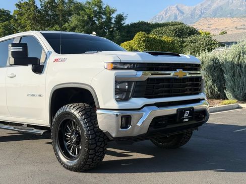 Used 2024 Chevrolet Silverado 2500 LT w/ Convenience Package AWD/4WD image 16