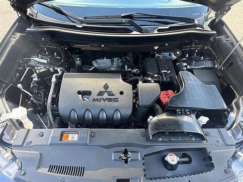 Used 2017 Mitsubishi Outlander SE image 48