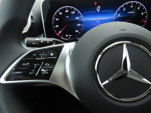 Used 2026 Mercedes-Benz GLC 300 image 11