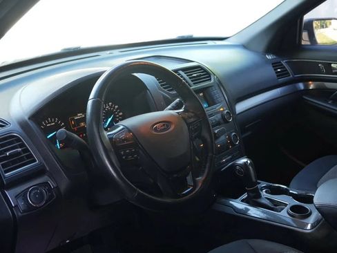 Used 2018 Ford Explorer XLT FWD image 8