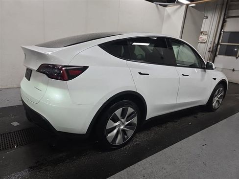 Used 2023 Tesla Model Y Long Range image 4