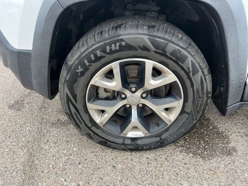 Used 2016 Jeep Cherokee Trailhawk w/ Comfort/Convenience Group image 25