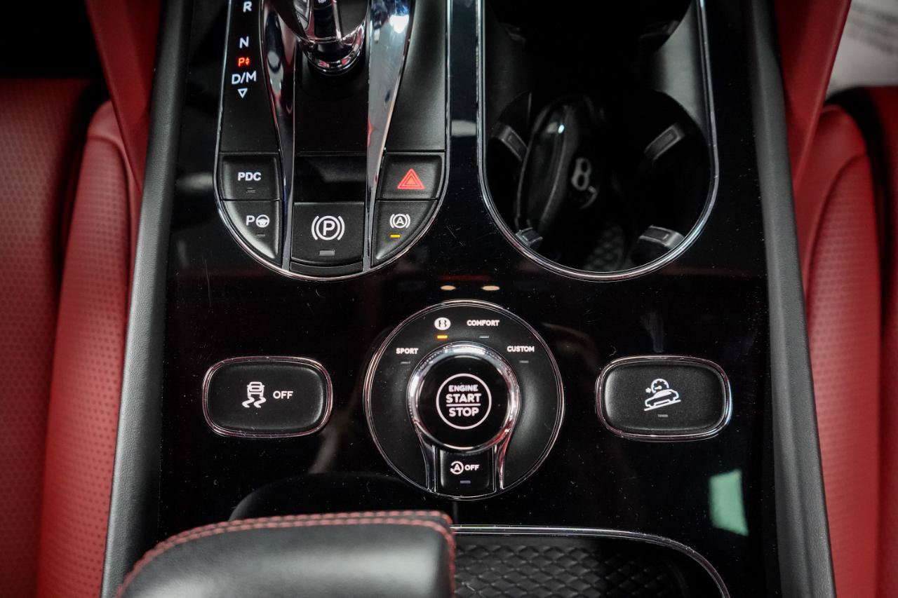 Used 2022 Bentley Bentayga AWD/4WD image 19