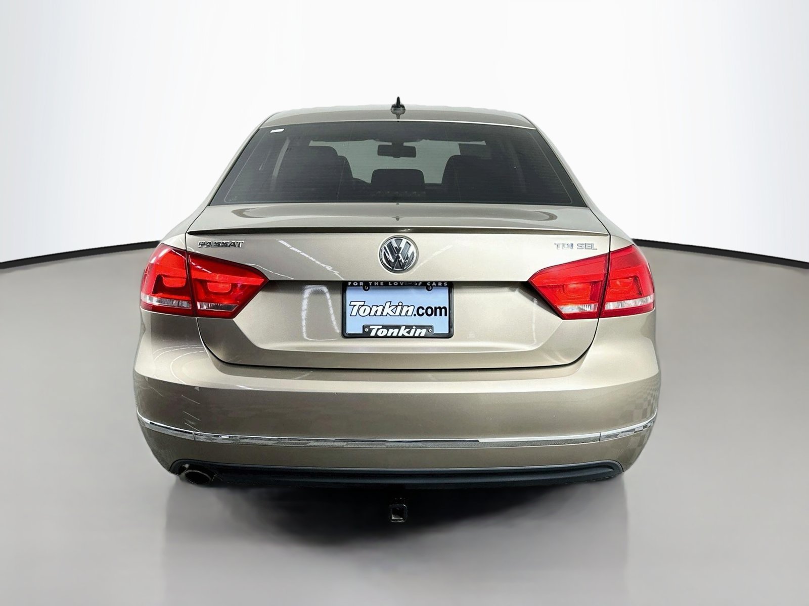 Used 2015 Volkswagen Passat TDI SEL Premium FWD image 6