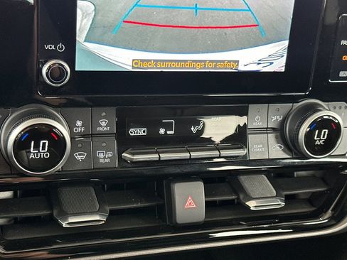 Certified 2024 Toyota Highlander XLE image 25