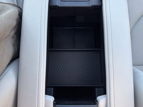 Used 2025 Toyota Grand Highlander AWD image 27