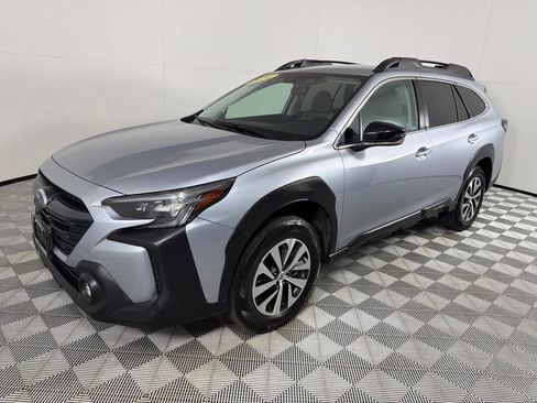 Used 2024 Subaru Outback Premium AWD/4WD image 9