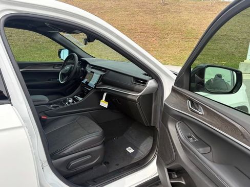 New 2026 Jeep Grand Cherokee Laredo image 27