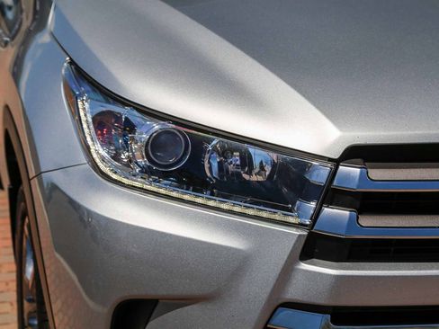Used 2018 Toyota Highlander Limited Platinum AWD/4WD image 11