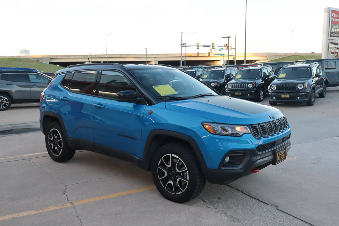 Used 2026 Jeep Compass Trailhawk AWD/4WD image 4