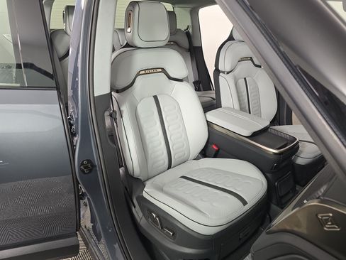 Used 2024 Rivian R1T Adventure Dual AWD/4WD image 23