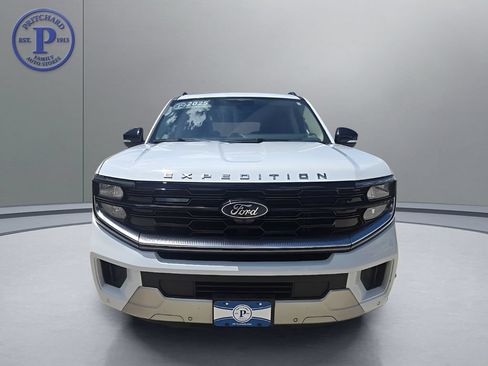 Used 2025 Ford Expedition Max Platinum AWD/4WD image 2