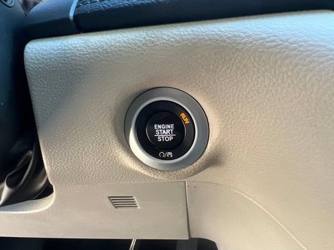 Used 2019 Chrysler Pacifica Limited FWD image 38