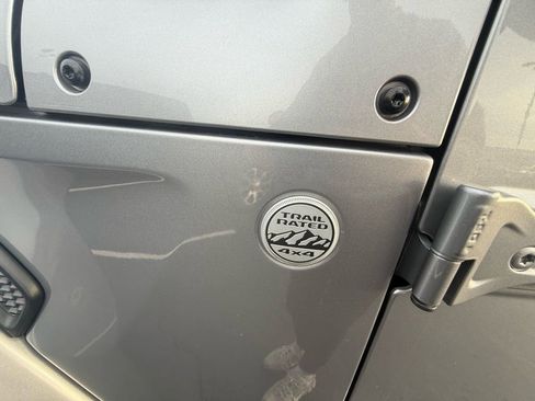 Used 2020 Jeep Gladiator Overland image 9