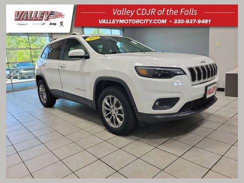 Used 2019 Jeep Cherokee Latitude Plus w/ Comfort/Convenience Group AWD/4WD image 1