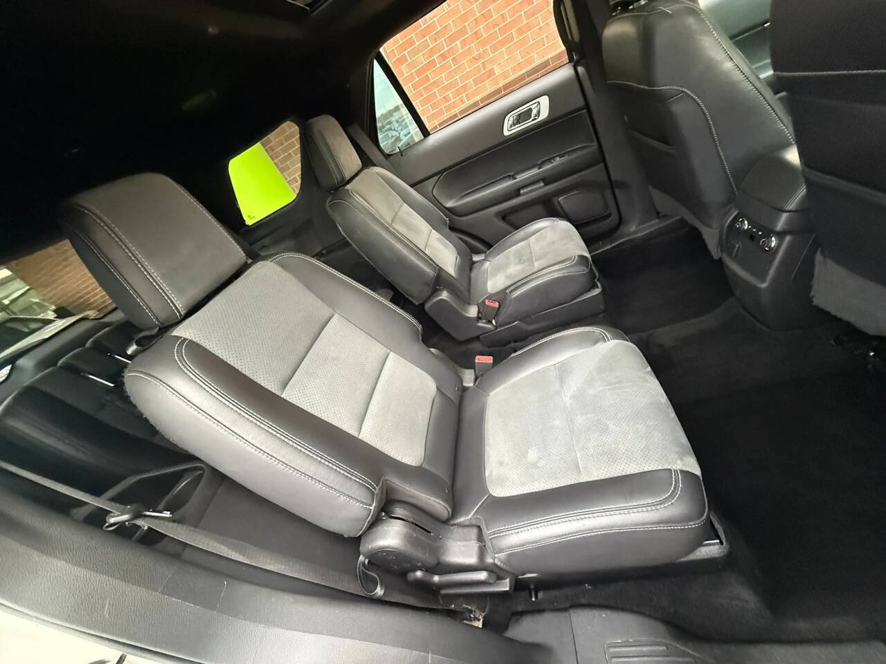 Used 2015 Ford Explorer XLT w/ Equipment Group 202B AWD/4WD image 22