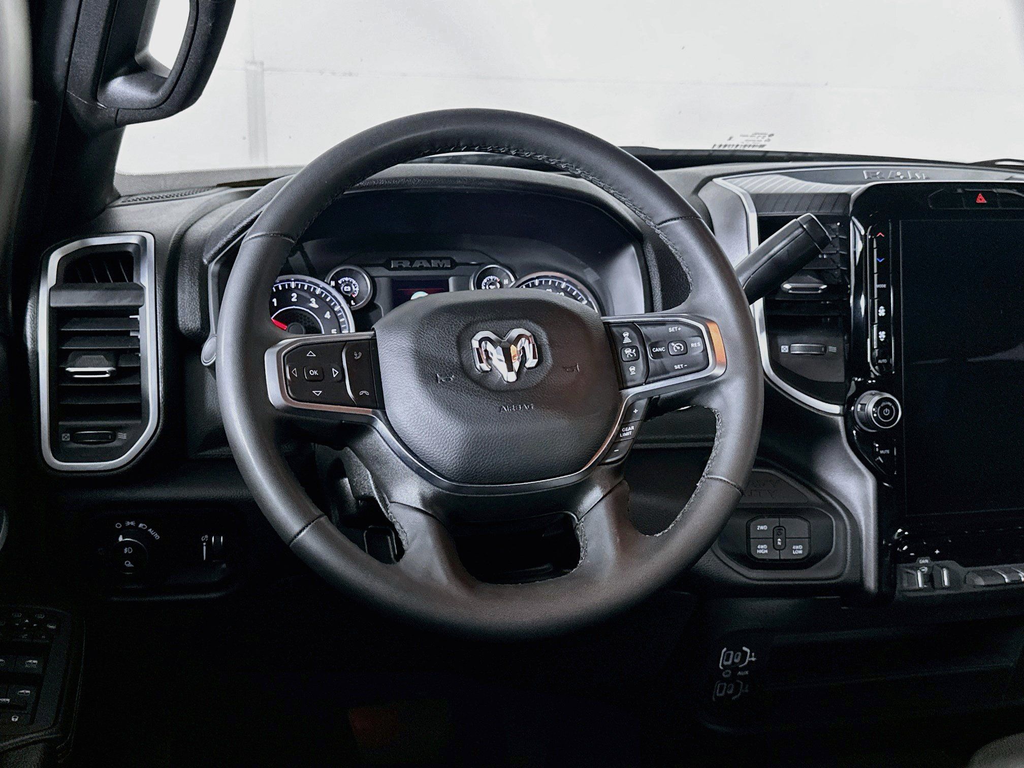 Used 2025 RAM 2500 Big Horn AWD/4WD image 18